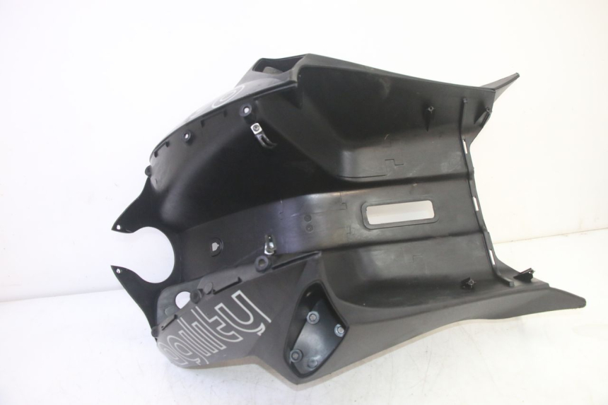 photo de PANNELLO INTERNO KYMCO AGILITY 4T 50 (2018 - 2022) - Dettagli dei punti di fissaggio