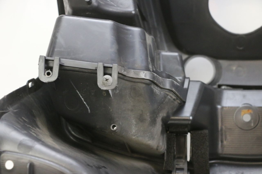 photo de PANNELLO INTERNO SUZUKI BURGMAN 125 (2007 - 2014) - Stato della superficie e materiale