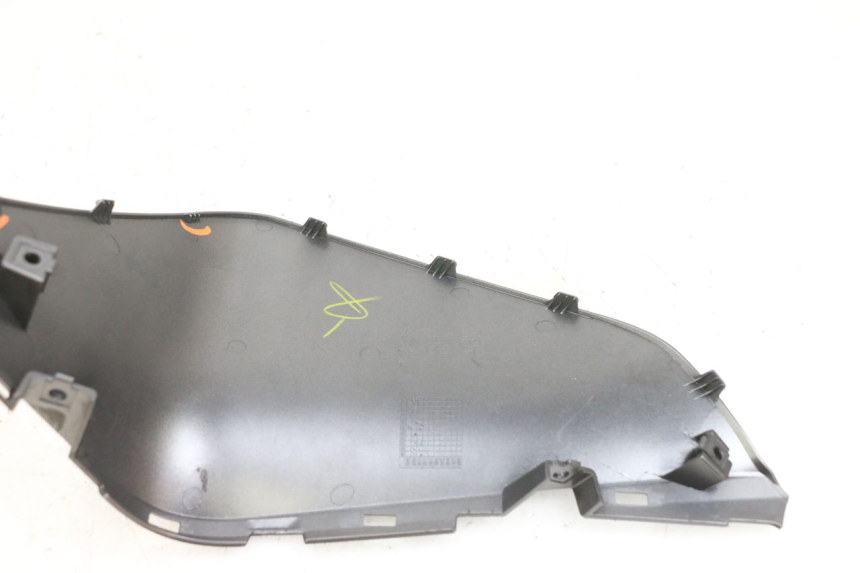 photo de RETROSCUDO DESTRA YAMAHA TRICITY 300 (2020 - 2024) - Zoom sullo stato d'uso