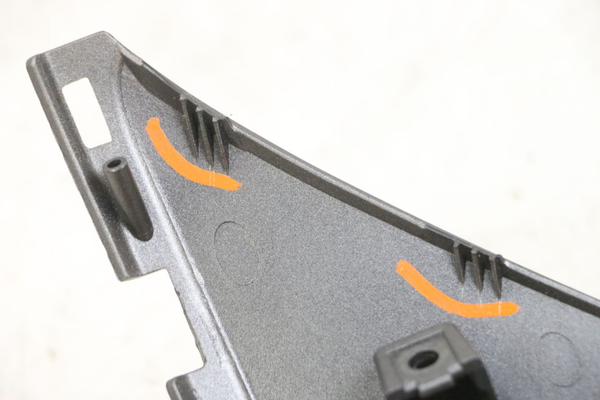 photo de RETROSCUDO DESTRA YAMAHA TRICITY 300 (2020 - 2024) - Primo piano tecnico