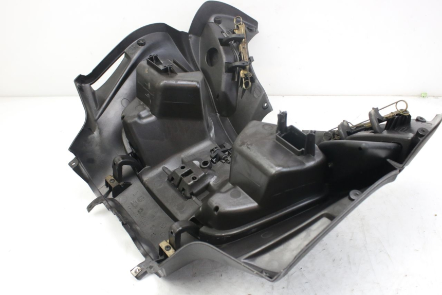 photo de PANNELLO INTERNO INFERIORE PIAGGIO X9 EVOLUTION 250 (2003 - 2007)