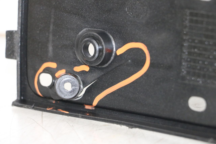 photo de PANNELLO INTERNO PEUGEOT SATELIS 125 (2010 - 2012)