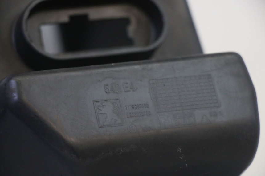 photo de FASCIA INTERNA PEUGEOT SATELIS 125 (2013 - 2018)