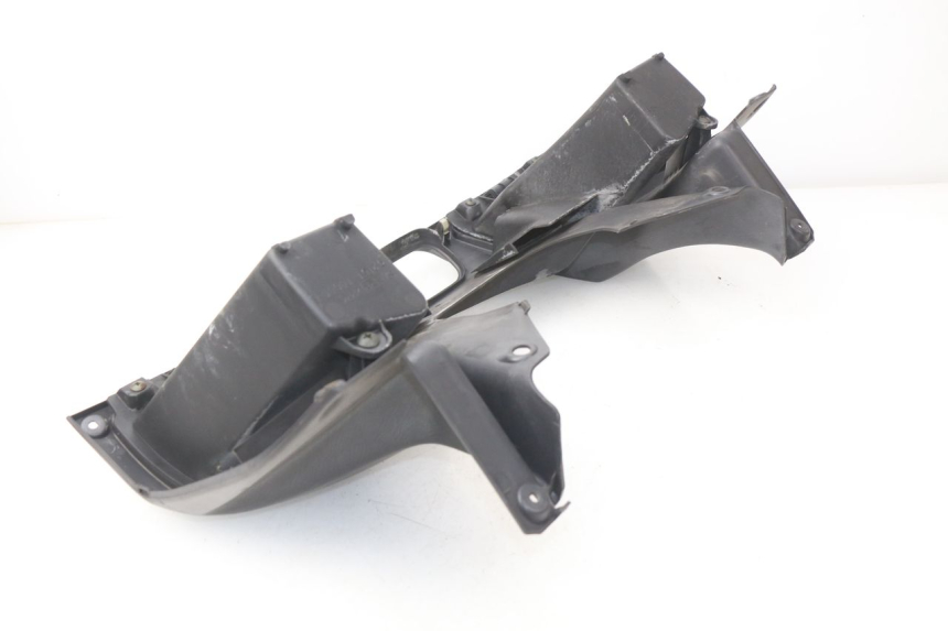 photo de PANNELLO INTERNO SUPERIORE SUZUKI BURGMAN 650 (2002 - 2004)