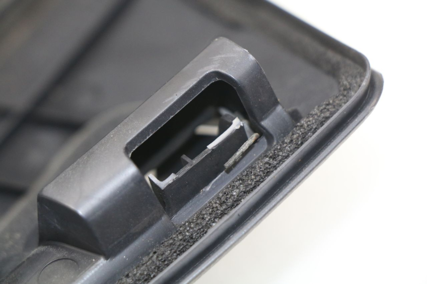 photo de PANNELLO INTERNO SUPERIORE SUZUKI BURGMAN 650 (2002 - 2004)