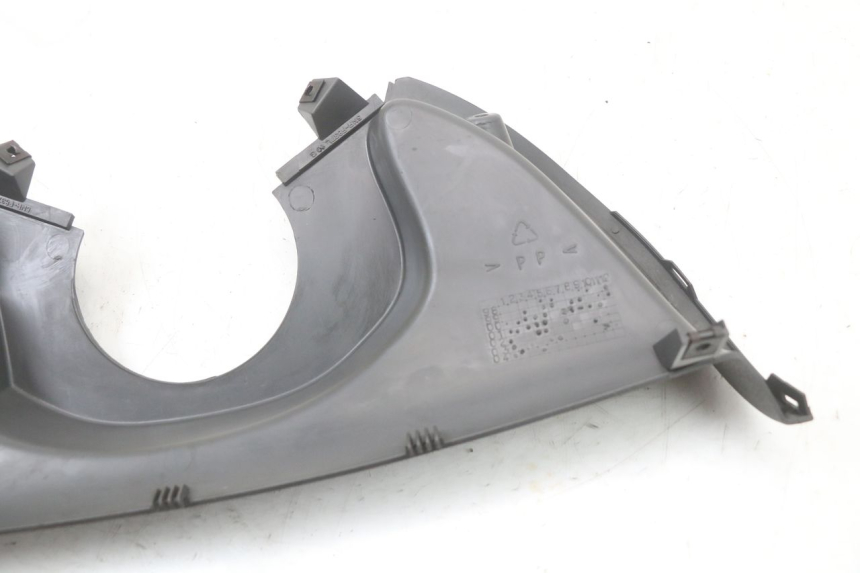 photo de PANNELLO INTERNO SUPERIORE YAMAHA YP MAJESTY 125 (2002 - 2006)