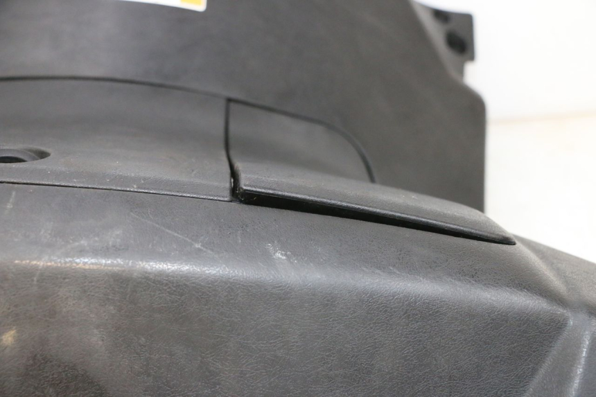 photo de PANNELLO INTERNO YAMAHA XMAX X-MAX 125 (2006 - 2009) - Dettagli dei punti di fissaggio