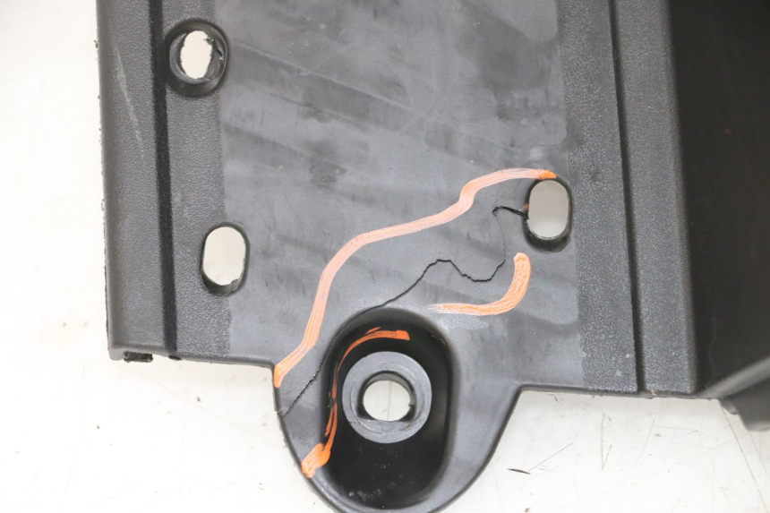 photo de RETROSCUDO PIAGGIO XEVO - X EVO 125 (2007 - 2016) - Dettagli dei punti di fissaggio