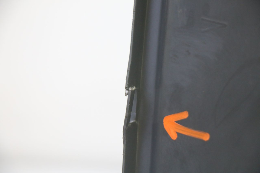 photo de FASCIA INTERNA YAMAHA YP MAJESTY 125 (2002 - 2006) - Marcature e riferimenti originali