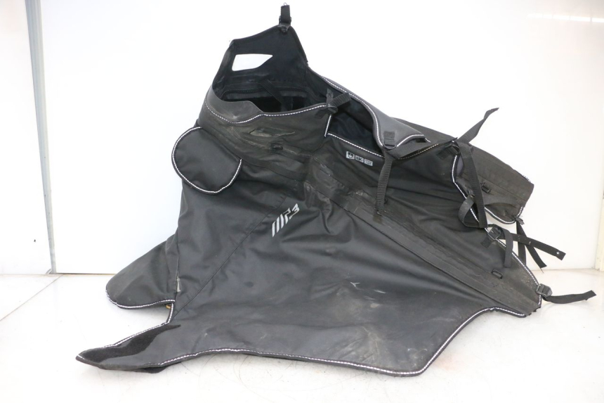 photo de COPRIGAMBE PIAGGIO MP3 HPE 300 (2019 - 2026) - Angolazione alternativa