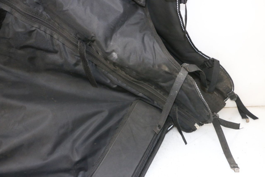 photo de COPRIGAMBE PIAGGIO MP3 HPE 300 (2019 - 2026) - Dettagli dei punti di fissaggio