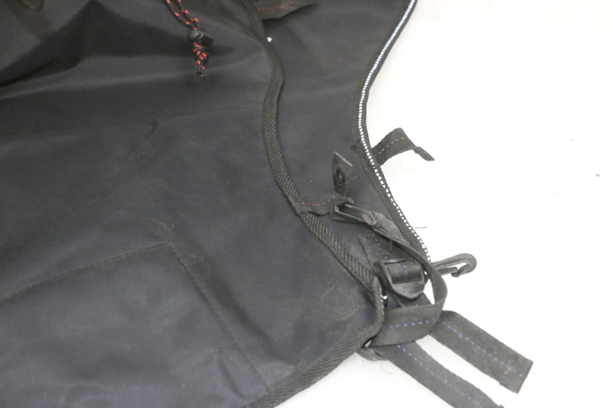 photo de COPRIGAMBE PIAGGIO MP3 500 (2016 - 2018) - Dettagli dei punti di fissaggio