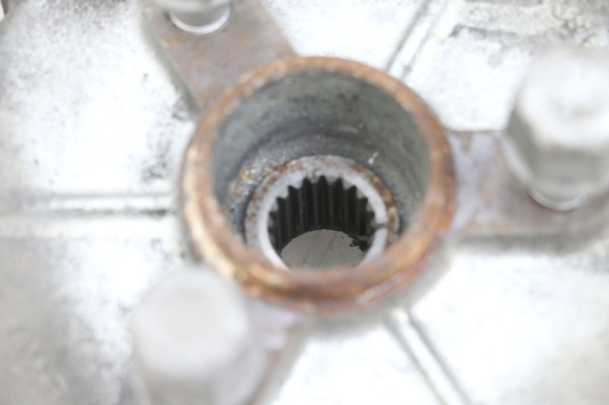 photo de TAMBURI POSTERIORE PEUGEOT ELYSEO 125 (1999 - 2004) - Primo piano tecnico