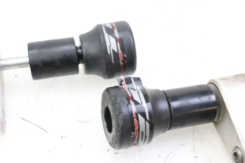 photo de PARATELAIO TAMPONI YAMAHA FZS FAZER 600 (2001 - 2003)