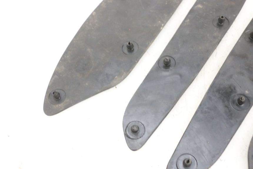 photo de CARENA PEDANA GOMME SYM GTS EVO 125 (2009 - 2013) - Altra angolazione