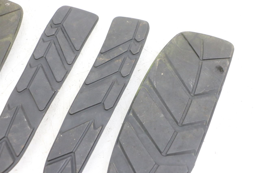 photo de CARENA PEDANA GOMME SYM GTS EVO 125 (2009 - 2013) - Stato della superficie e materiale