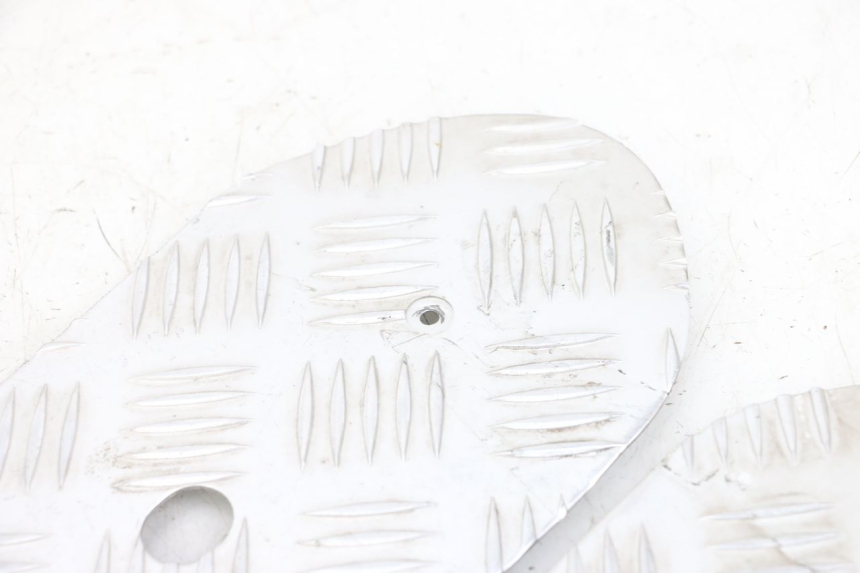 photo de TAPPETINO PEDANA PEUGEOT KISBEE 4T 50 (2018 - 2022) - Vista d'insieme del prodotto