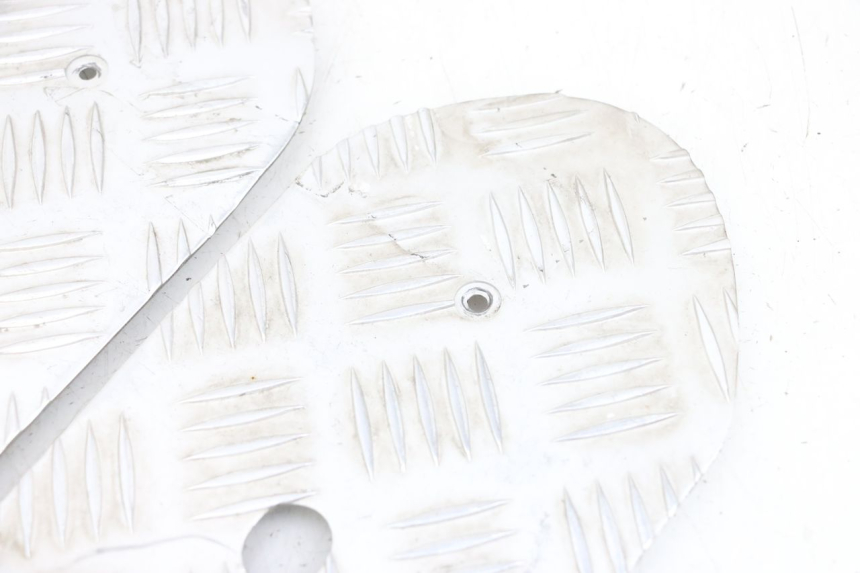 photo de TAPPETINO PEDANA PEUGEOT KISBEE 4T 50 (2018 - 2022) - Dettagli dei punti di fissaggio