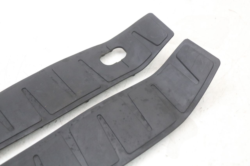 photo de CARENA PEDANA GOMME PIAGGIO MP3 HPE 350 (2018 - 2020)