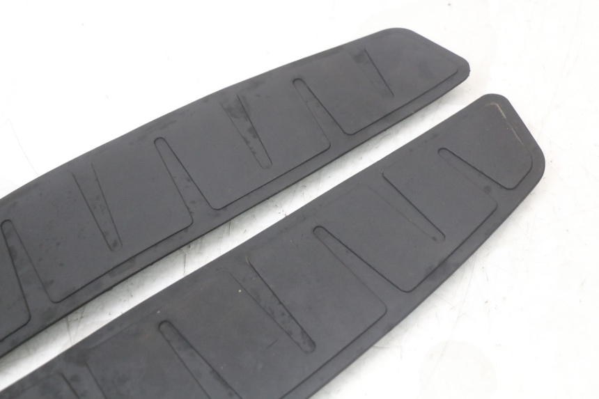 photo de CARENA PEDANA GOMME PIAGGIO MP3 HPE 350 (2018 - 2020)