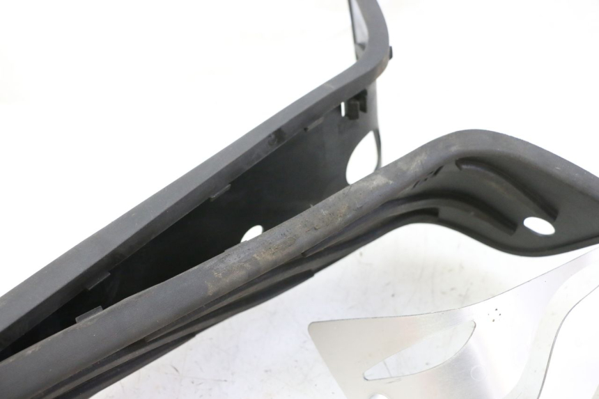 photo de CARENA PEDANA GOMME PIAGGIO MP3 HPE 310 (2024 - 2025)