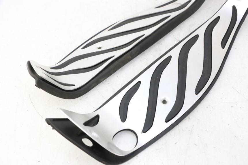 photo de CARENA PEDANA GOMME PIAGGIO MP3 HPE 310 (2024 - 2025)