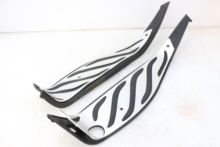 photo de CARENA PEDANA GOMME PIAGGIO MP3 HPE 310 (2024 - 2025)