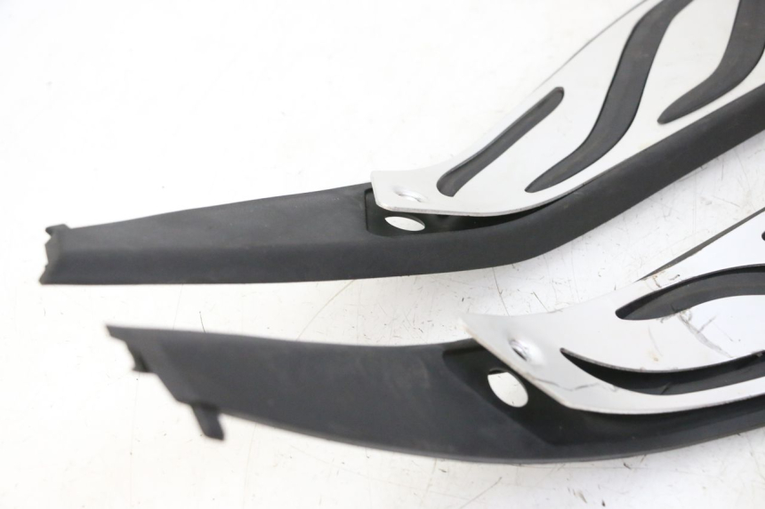 photo de CARENA PEDANA GOMME PIAGGIO MP3 HPE 310 (2024 - 2025)