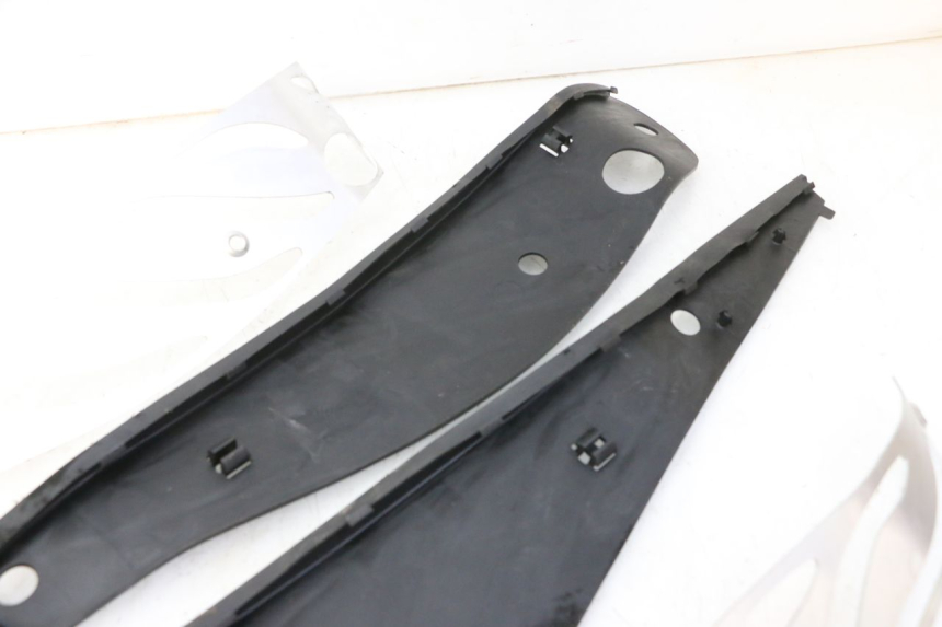photo de CARENA PEDANA GOMME PIAGGIO MP3 HPE 310 (2024 - 2025)