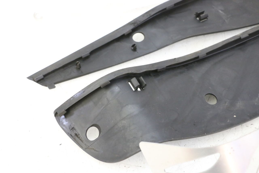 photo de CARENA PEDANA GOMME PIAGGIO MP3 HPE 310 (2024 - 2025)