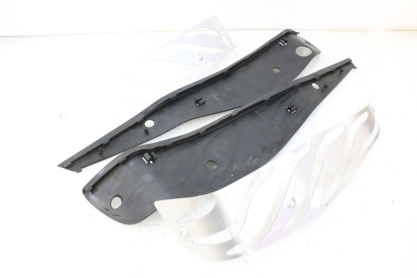 photo de CARENA PEDANA GOMME PIAGGIO MP3 HPE 310 (2024 - 2025)