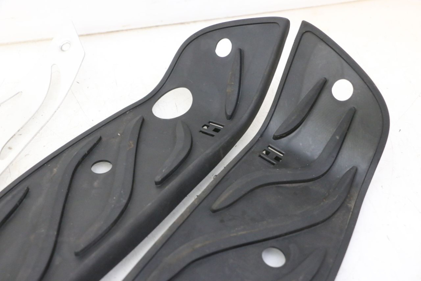 photo de CARENA PEDANA GOMME PIAGGIO MP3 HPE 310 (2024 - 2025)