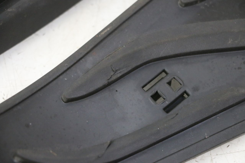 photo de CARENA PEDANA GOMME PIAGGIO MP3 HPE 310 (2024 - 2025)
