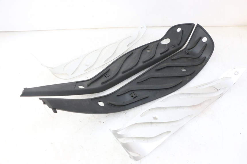 photo de CARENA PEDANA GOMME PIAGGIO MP3 HPE 310 (2024 - 2025)