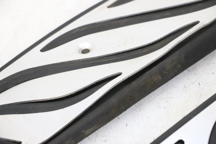 photo de CARENA PEDANA GOMME PIAGGIO MP3 HPE 310 (2024 - 2025)