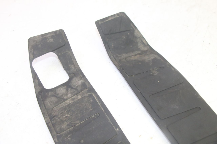 photo de CARENA PEDANA GOMME PIAGGIO MP3 HPE 350 (2018 - 2020) - Zoom sullo stato d'uso