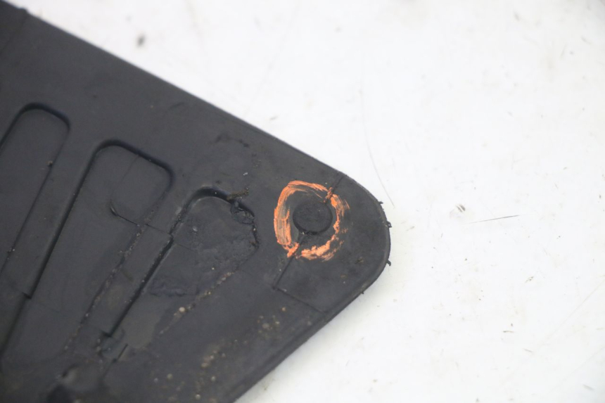 photo de CARENA PEDANA GOMME PIAGGIO MP3 HPE 350 (2018 - 2020) - Dettagli dei punti di fissaggio