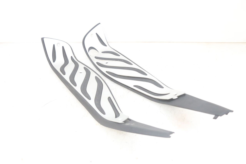 photo de CARENA PEDANA GOMME PIAGGIO MP3 HPE 300 (2019 - 2026) - Vista principale