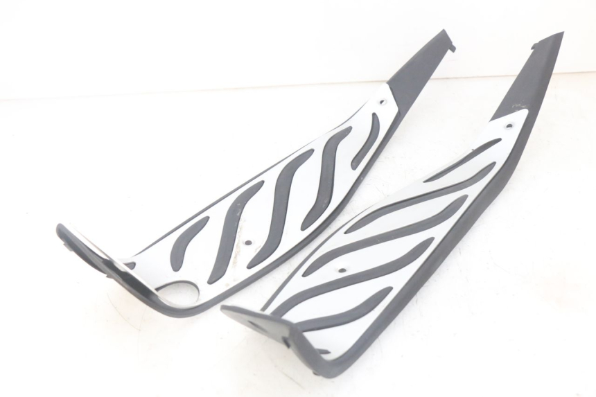 photo de CARENA PEDANA GOMME PIAGGIO MP3 HPE 300 (2019 - 2026) - Zoom sui componenti