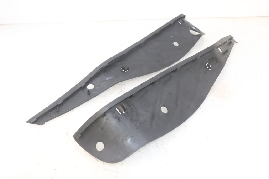 photo de CARENA PEDANA GOMME PIAGGIO MP3 HPE 300 (2019 - 2026) - Primo piano tecnico