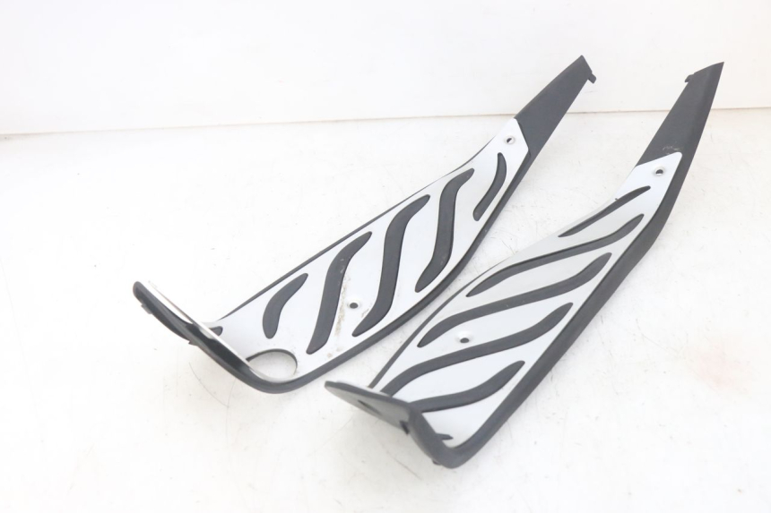 photo de CARENA PEDANA GOMME PIAGGIO MP3 HPE 300 (2019 - 2026) - Ricambio usato controllato