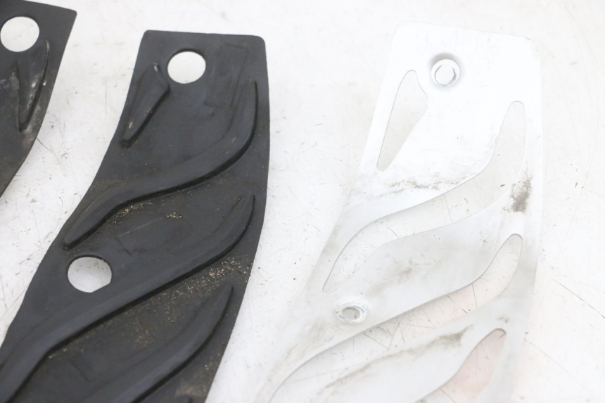 photo de CARENA PEDANA GOMME PIAGGIO MP3 500 (2016 - 2018) - Caratteristiche distintive