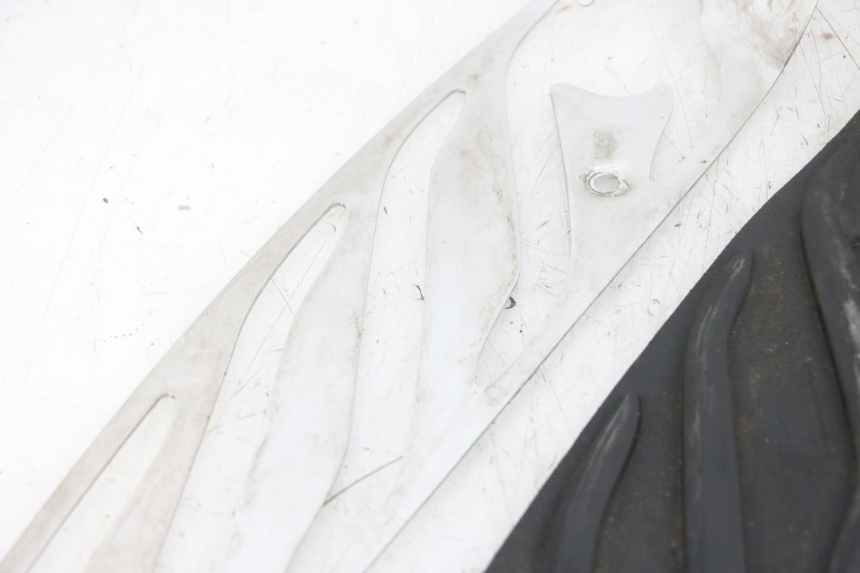 photo de CARENA PEDANA GOMME PIAGGIO MP3 500 (2016 - 2018) - Marcature e riferimenti originali