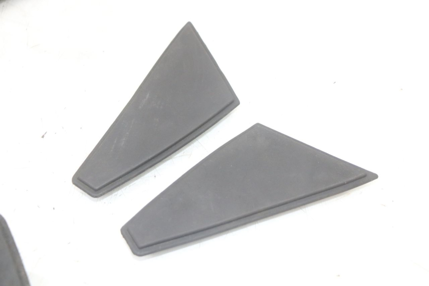 photo de TAPPETINO PEDANA PEUGEOT SATELIS 125 (2010 - 2012)