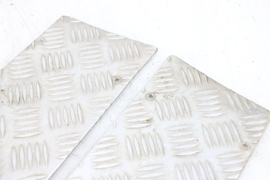 photo de CARENA PEDANA GOMME LIGIER PULSE 3 1 (2014 - 2020) - Stato della superficie e materiale