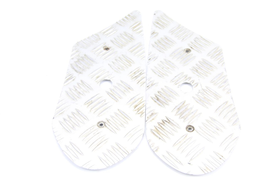 photo de CARENA PEDANA GOMME PEUGEOT STREETZONE 2T 50 (2014 - 2019)