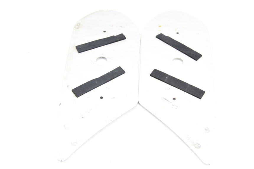 photo de CARENA PEDANA GOMME PEUGEOT STREETZONE 2T 50 (2014 - 2019)