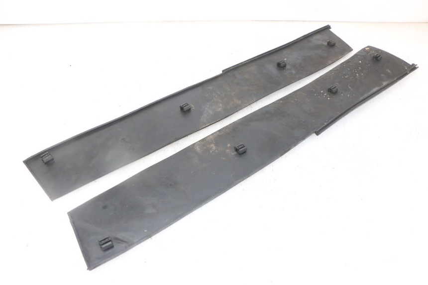 photo de CARENA PEDANA GOMME PIAGGIO SUPER LX 125 (2000 - 2003)
