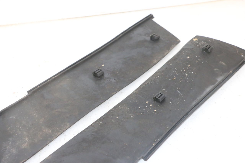 photo de CARENA PEDANA GOMME PIAGGIO SUPER LX 125 (2000 - 2003)