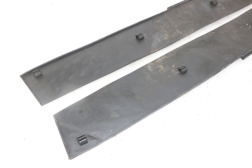photo de CARENA PEDANA GOMME PIAGGIO SUPER LX 125 (2000 - 2003)